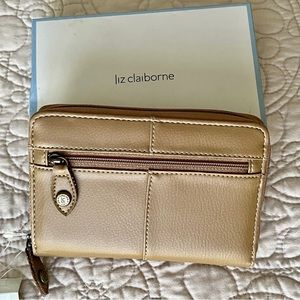 NWT Liz Claiborne Mindy Flats Camel Wallet